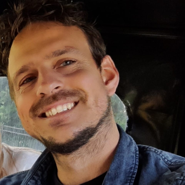 Elvin (37) is een Leerkracht van Morgen: ‘Het is ontzettend leuk om de kinderen te zien groeien’